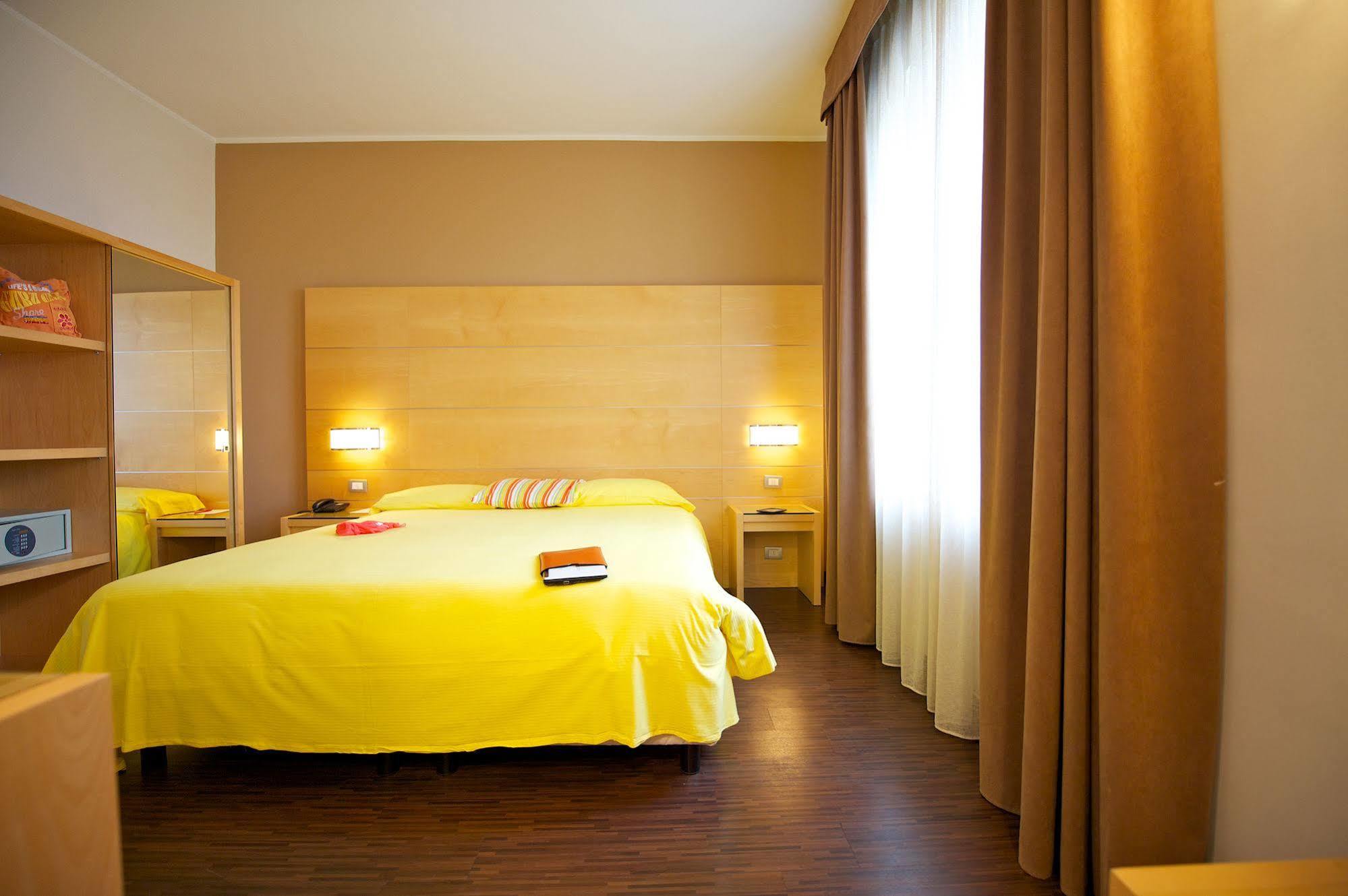 Ibis Styles Parma Toscanini Exterior photo